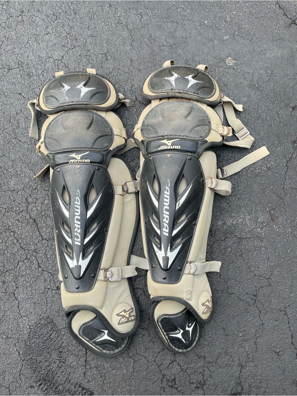 Mizuno Samurai Catcher Leg Guards - Black & Grey